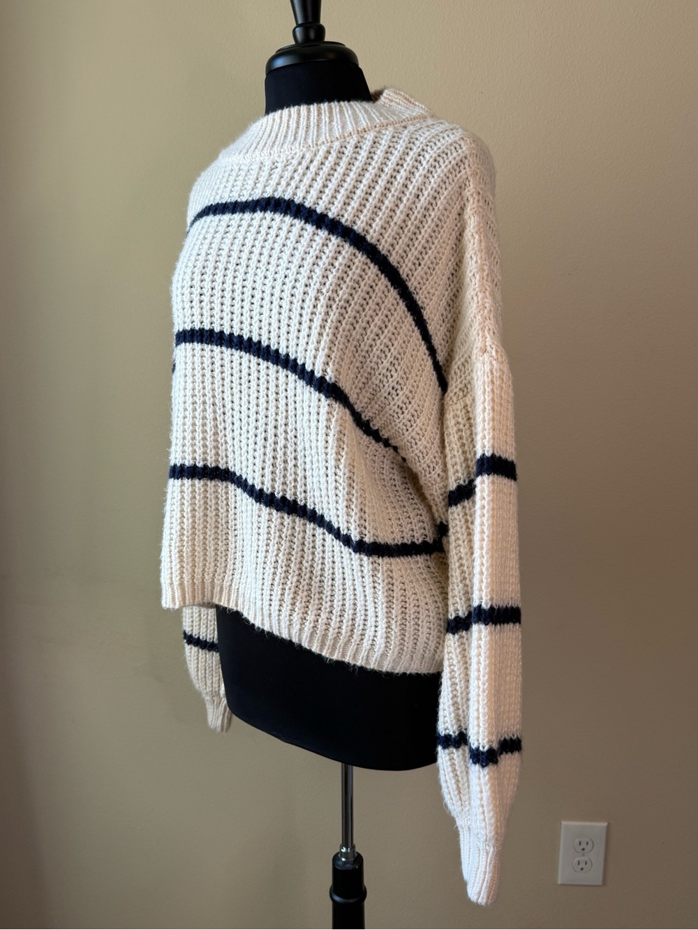 HYFVE Sweater Size Large Striped Cream Navy Shaker Knit - Picture 5 of 14